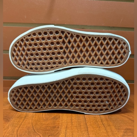 Vans Gray and White Sk8-Hi Sneakers Classic Design - Picture 5 of 9